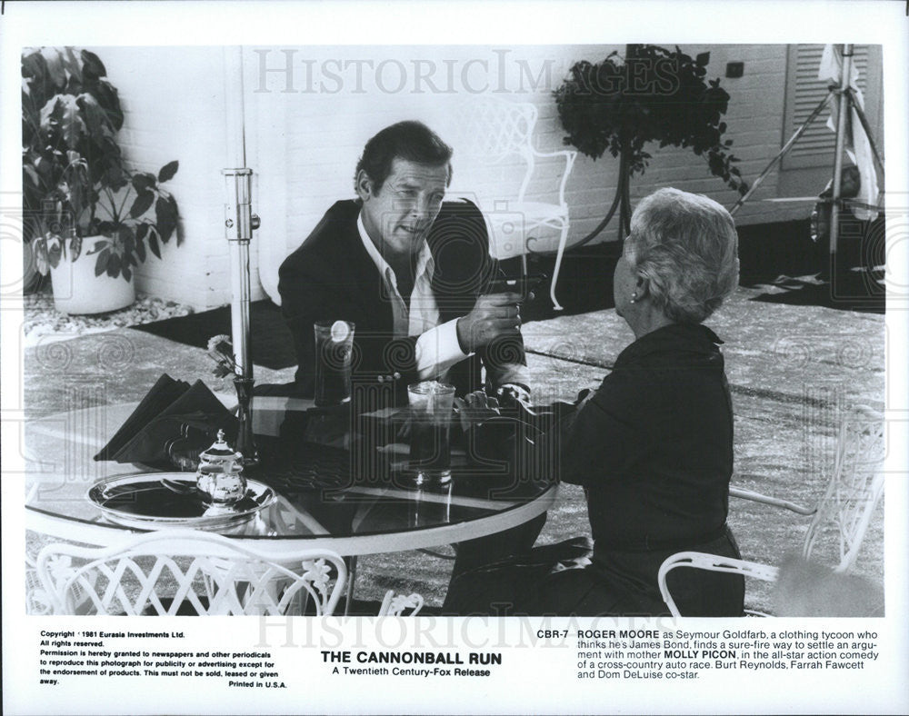 1981 Press Photo Film The Cannonball Run Roger Moore Molly Picon Burty Reynolds - Historic Images