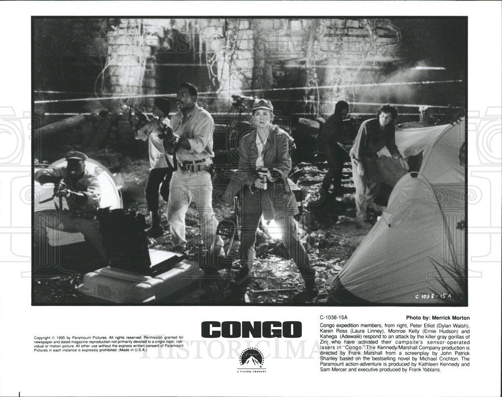 1995 Press Photo Dylan Walsh, Laura Linney, Ernie Hudson &amp; Adewale In &quot;Congo&quot; - Historic Images