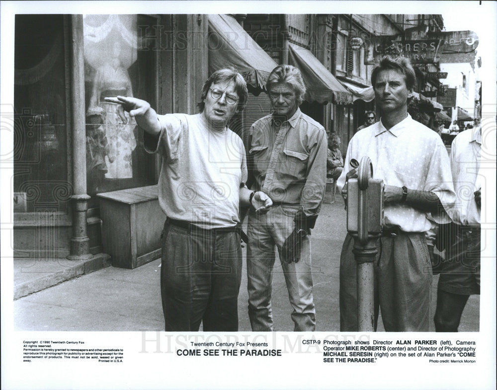 1990 Press Photo &quot;Come See The Paradise&quot; Director Alan Parker, Mike Roberts - Historic Images