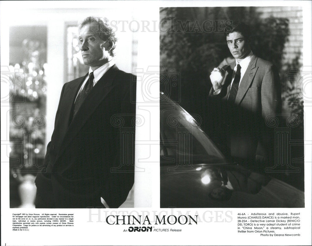 1993 Press Photo Charles Dance &amp; Benicio Del Toro Stars In &quot;China Moon&quot; - Historic Images