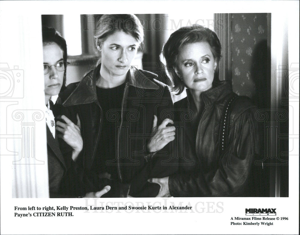 1996 Press Photo Kelly Preston, Laura Dern, Swoosie Kurts in &quot;Citizen Ruth&quot; - Historic Images