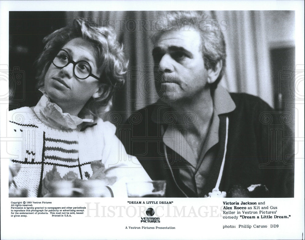 1989 Press Photo Victoria Jackson &amp; Alex Rocco Star In &quot;Dream A Little Dream&quot; - Historic Images