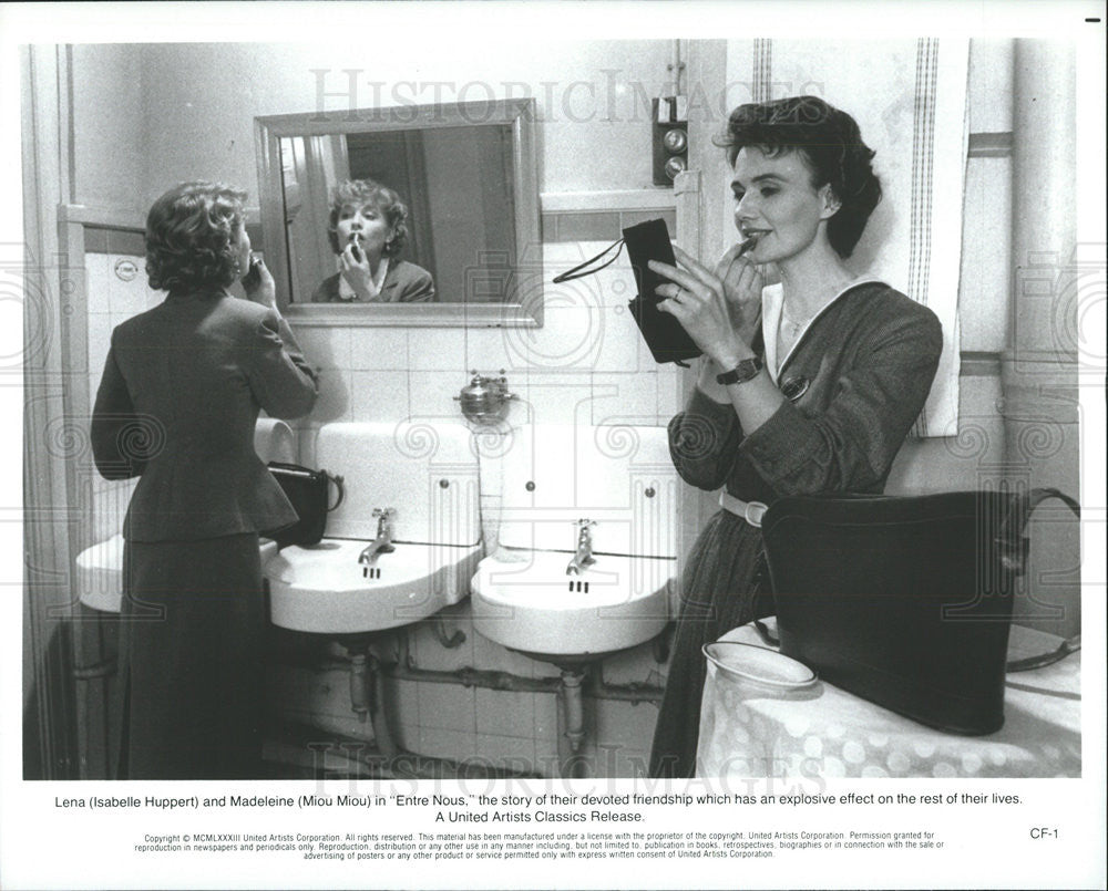 1983 Press Photo Entre Nous Film Isabelle Huppert Miou Miou Bathroom Scene - Historic Images