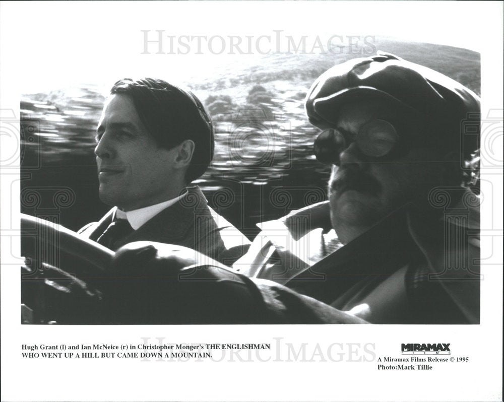 1995 Press Photo Hugh Grant &amp; Ian McNeice In &quot;The Englishman...&quot; - Historic Images