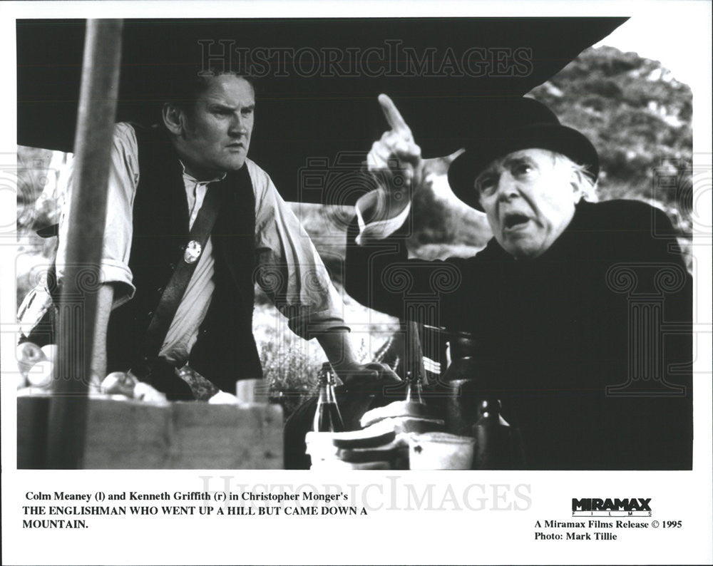 1995 Press Photo Colm Meaney &amp; Kenneth Griffith In &quot;The Englishman...&quot; - Historic Images