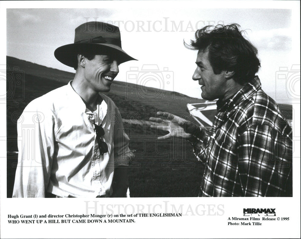 1995 Press Photo Hugh Grant Director Christopher Monger On Set - Historic Images