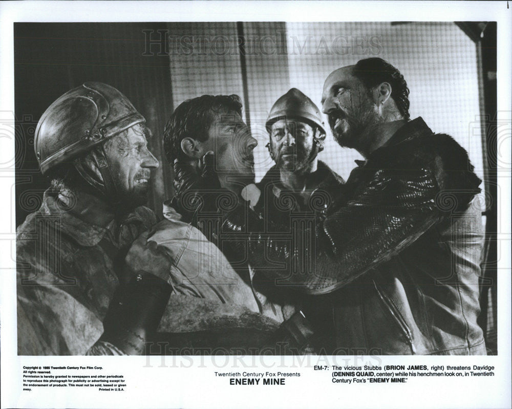 1985 Press Photo Brion James, Dennis Quaid in &quot;Enemy Mine&quot; - Historic Images