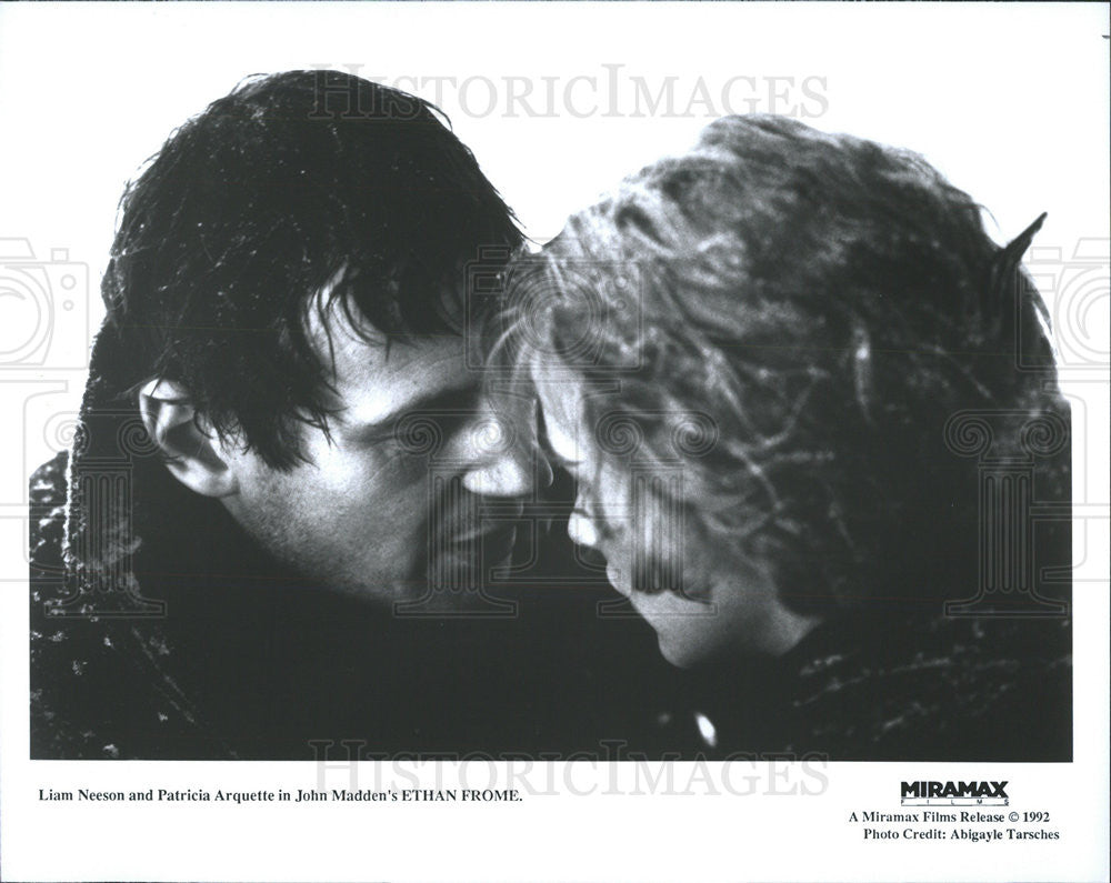 1992 Press Photo Liam Neeson Actor Patricia Arquette Actress Ethan From Film - Historic Images