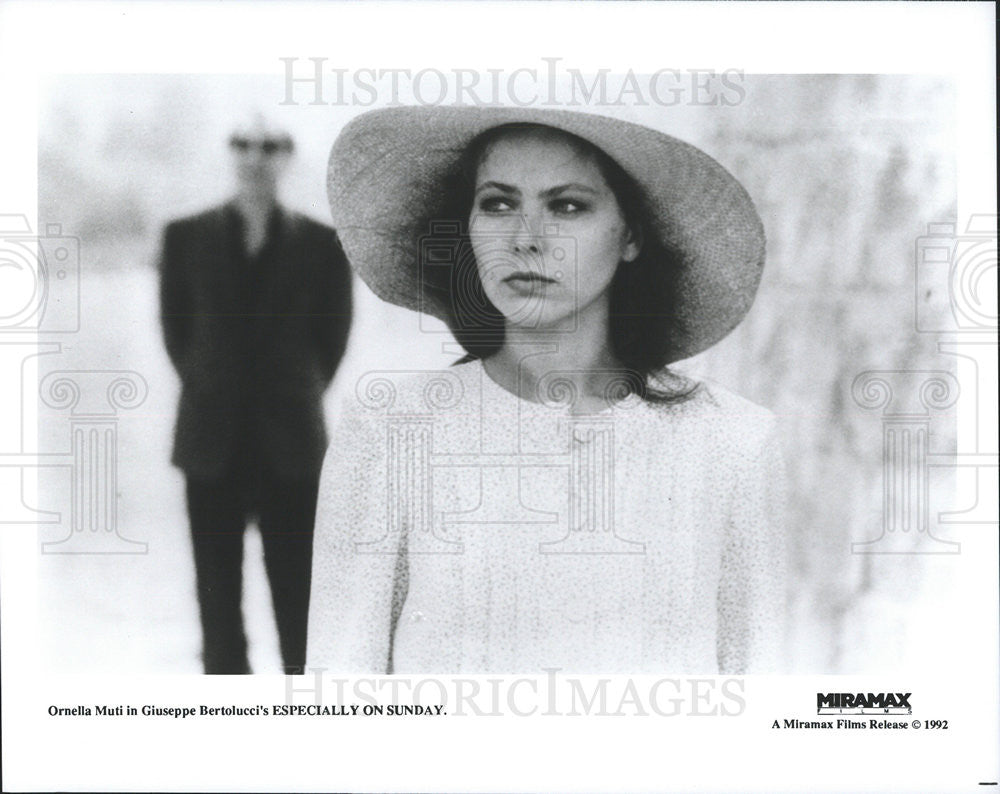 1992 Press Photo Especially On Sunday Film Actress Ornella Muti Follower Scene - Historic Images