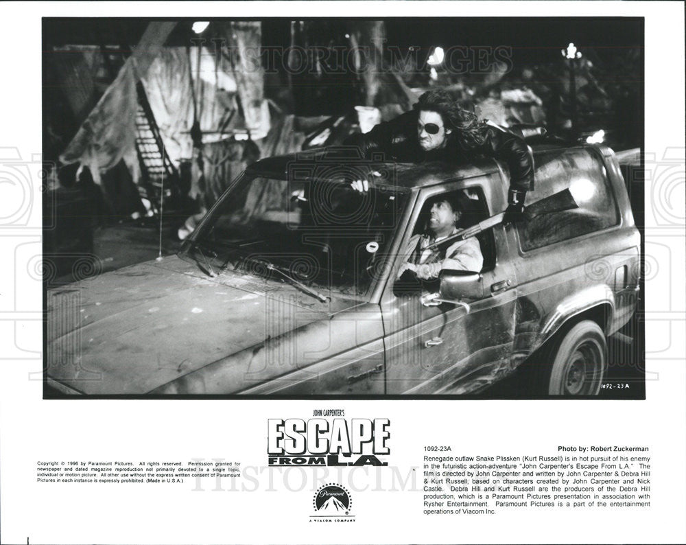 1996 Press Photo Escape From LA Film Kurt Russell Riding On Top Of Car Scene - Historic Images