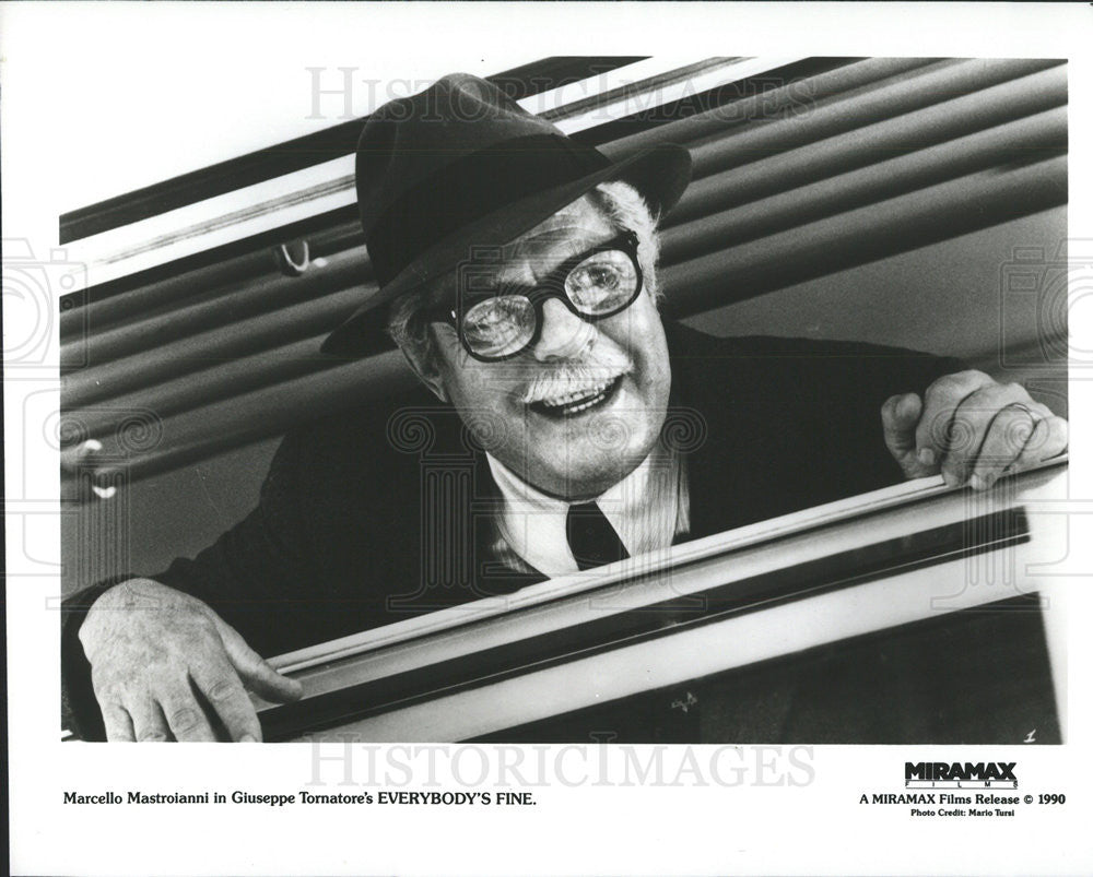 1991 Press Photo Everybody&#39;s Fine Film Actor Marcello Mastroianni Out Window - Historic Images