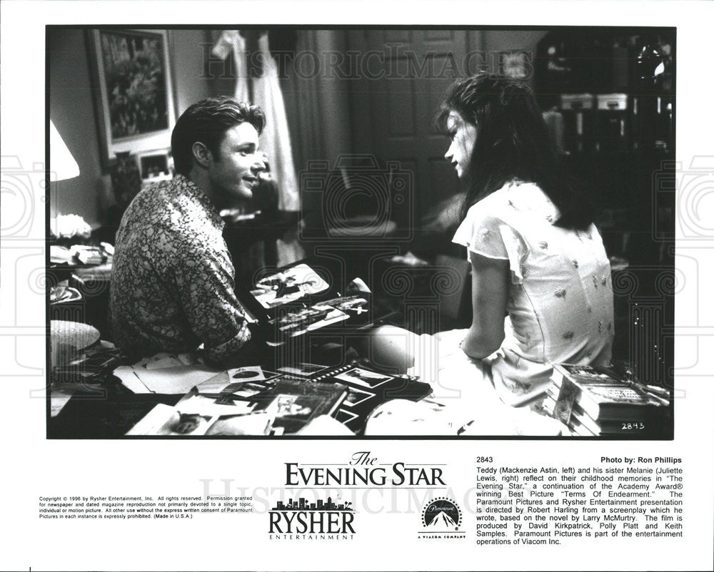 1996 Press Photo Mackenzie Astin Actor Juliette Lewis Actress Evening Star Film - Historic Images