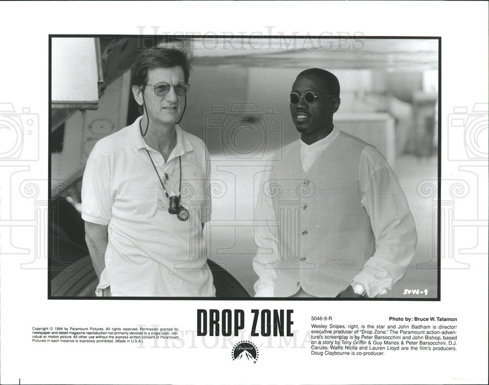 1994 Press Photo Wesley Snipes, John Badham in &quot;Drop Zone&quot; - Historic Images