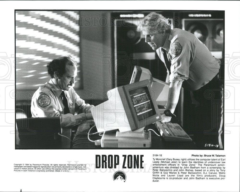 1994 Press Photo Gary Busey and Michael Jeter in &quot;Drop Zone&quot; - Historic Images