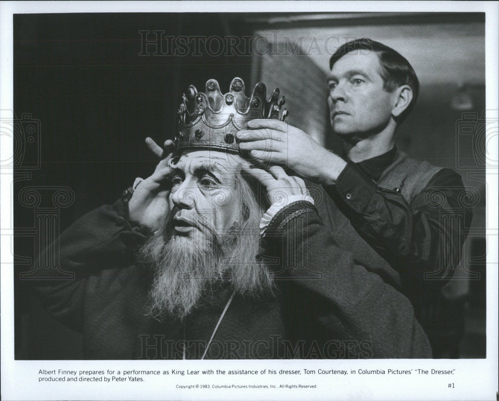 1983 Press Photo Albert Finney Tom Courtenay Actor King Lear Scene Dresser Film - Historic Images