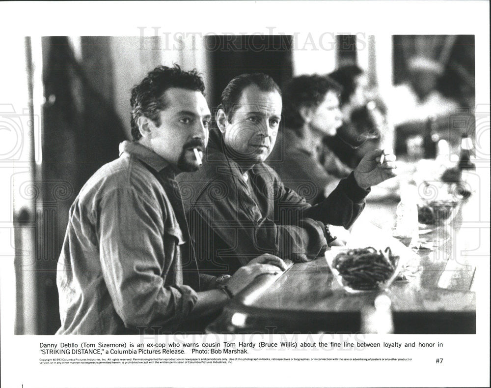 1993 Press Photo Tom Sizemore Actor Bruce Willis Striking Distance Film Movie - Historic Images