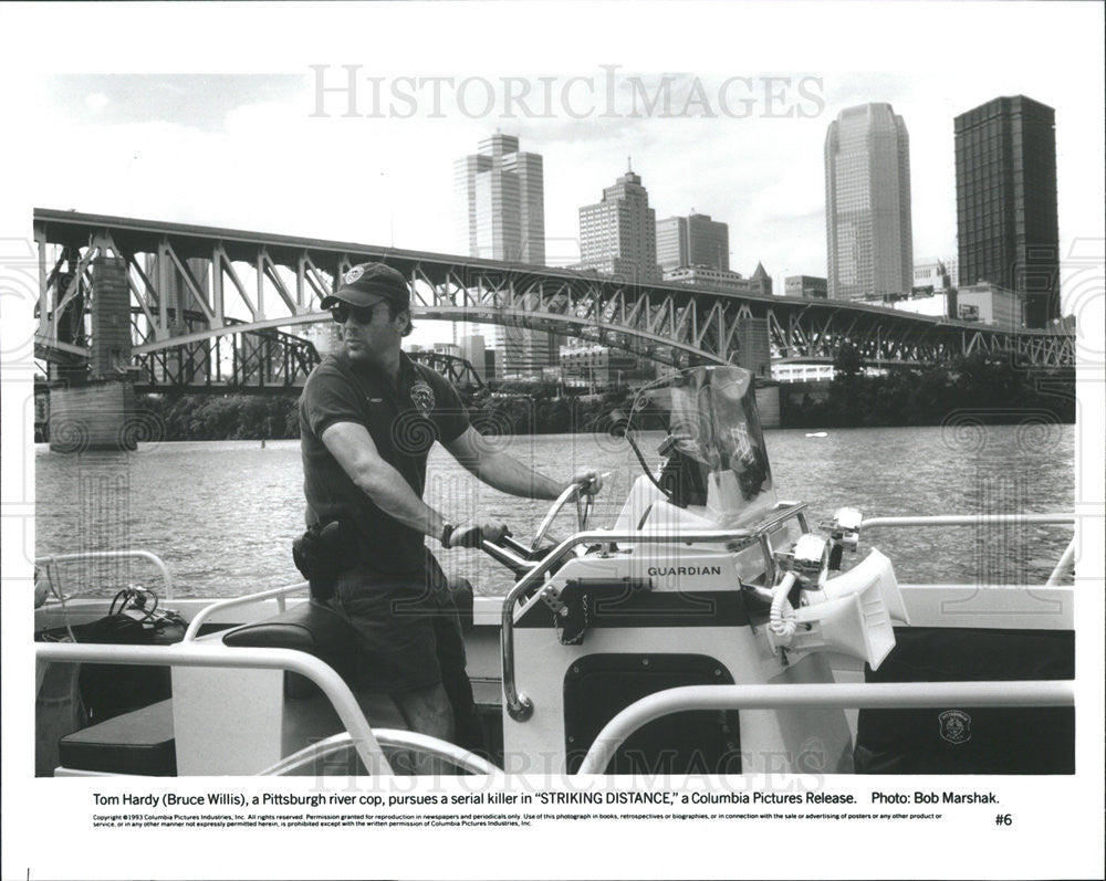 1993 Press Photo Bruce Willis Actor Striking Distance Thriller Movie Film - Historic Images