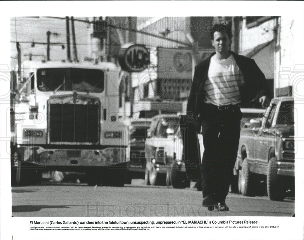 1993 Press Photo Carlos Gallardo Actor El Miriachi Mexican American Action Film - Historic Images