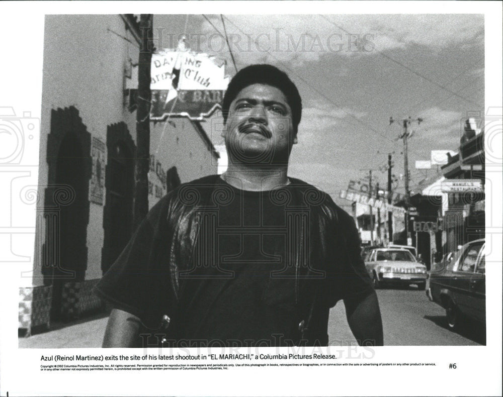 1993 Press Photo Reinol Martinez Actor El Mariachi Mexican American Action Movie - Historic Images