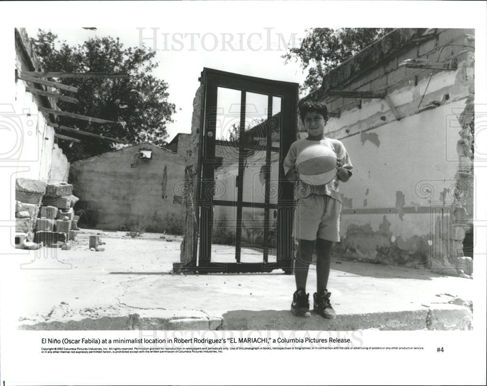 1992 Press Photo Oscar Fabila Actor El Mariachi Mexican American Action Film - Historic Images