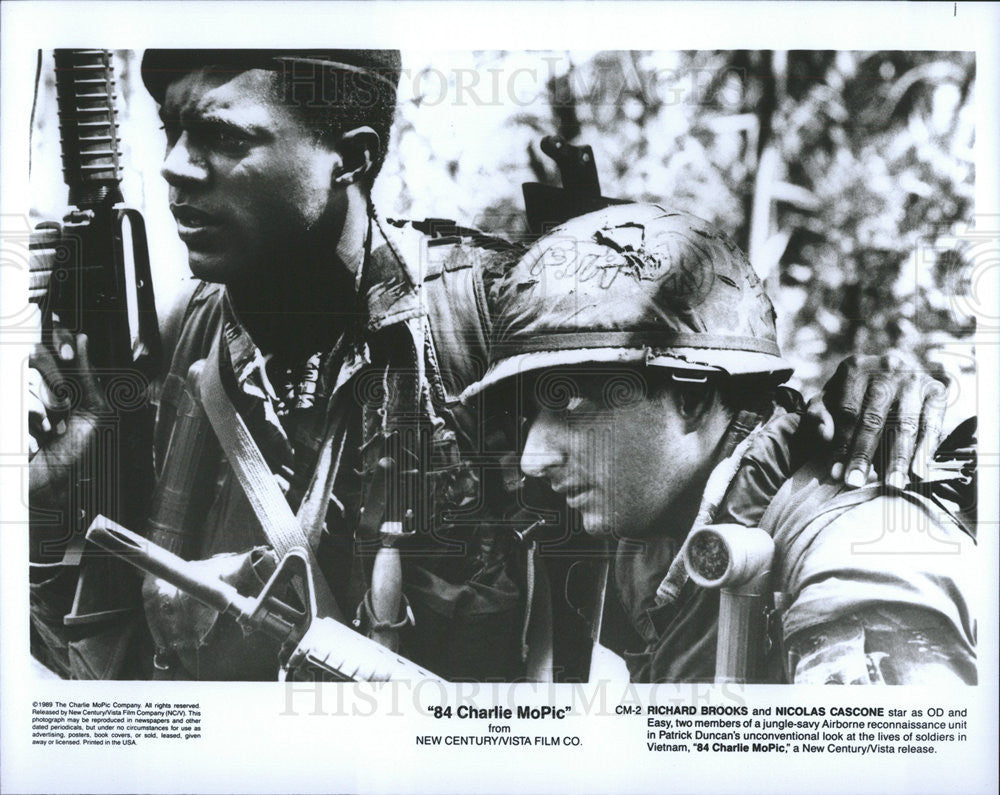 1989 Press Photo Richard Brooks and Nicolas Cascone in &quot;84 Charlie MoPic&quot; - Historic Images