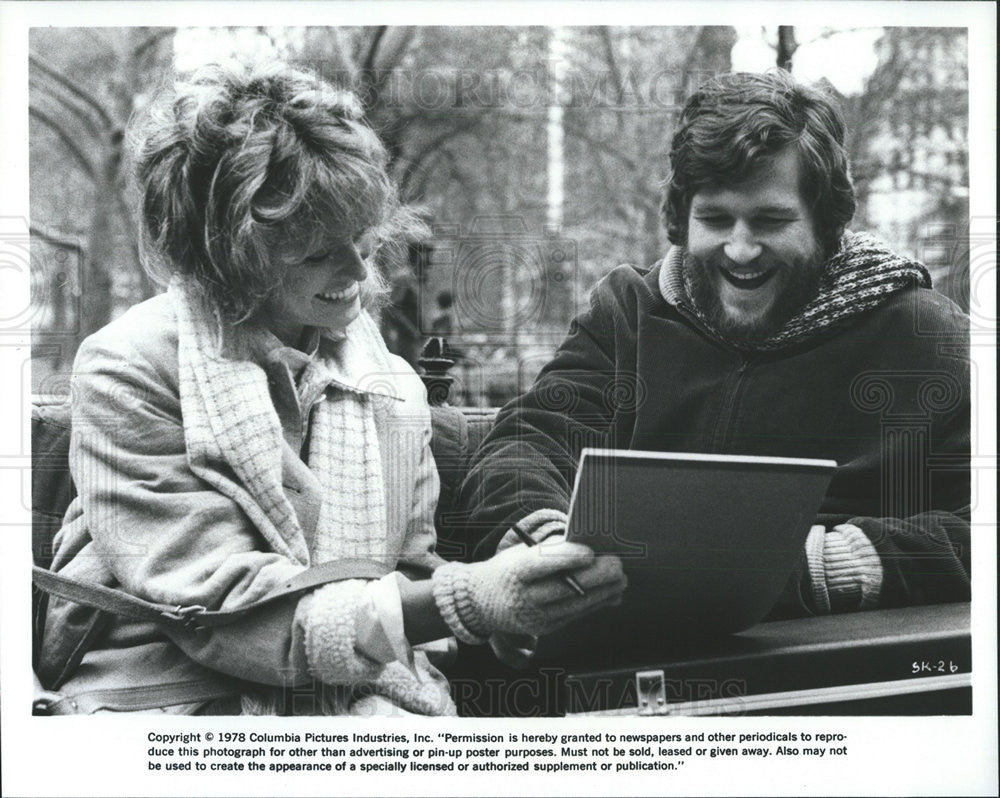 1978 Press Photo Jeff Bridges, Farrah Fawcett in &quot;Somebody Killed Her Husband&quot; - Historic Images