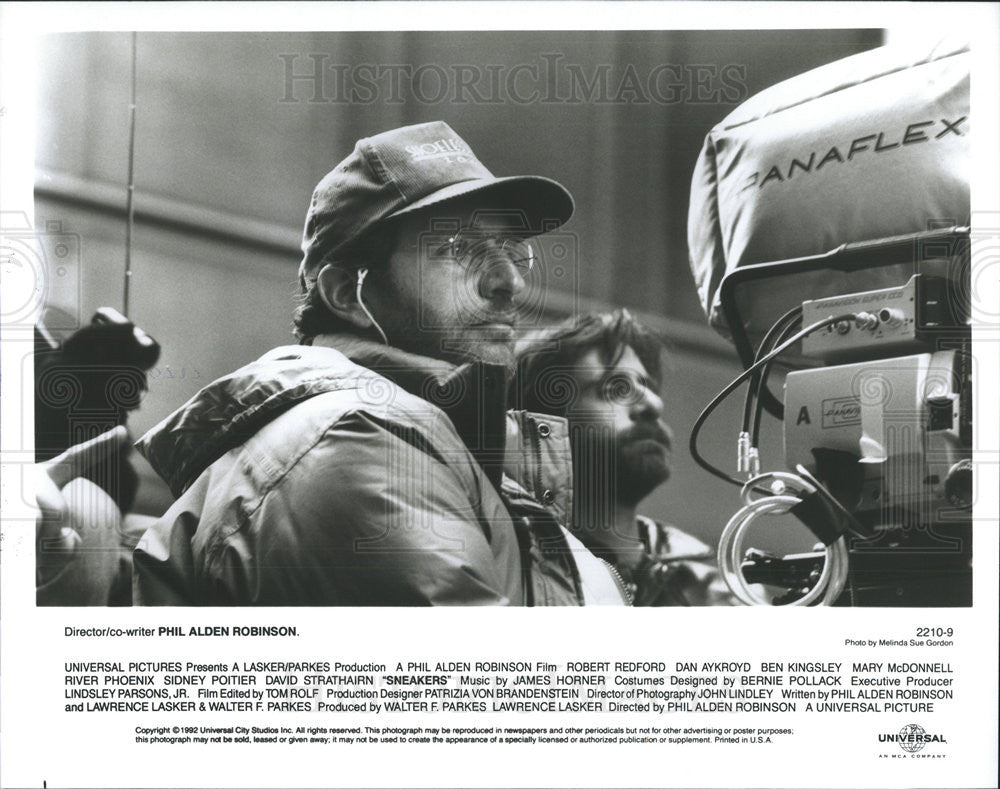 1992 Press Photo Director/Co-writer Phil Alden Robinson, &quot;Sneakers&quot; - Historic Images