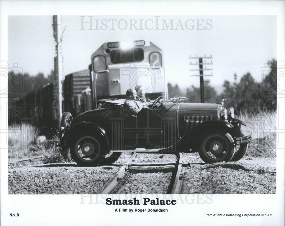 1982 Press Photo &quot;Smash Palace&quot; a Roger Donaldson Film - Historic Images