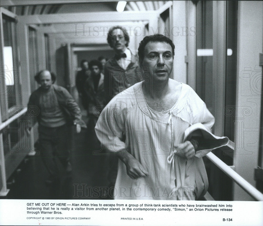 1980 Press Photo Alan Arkin Stars In "Simon" - Historic Images