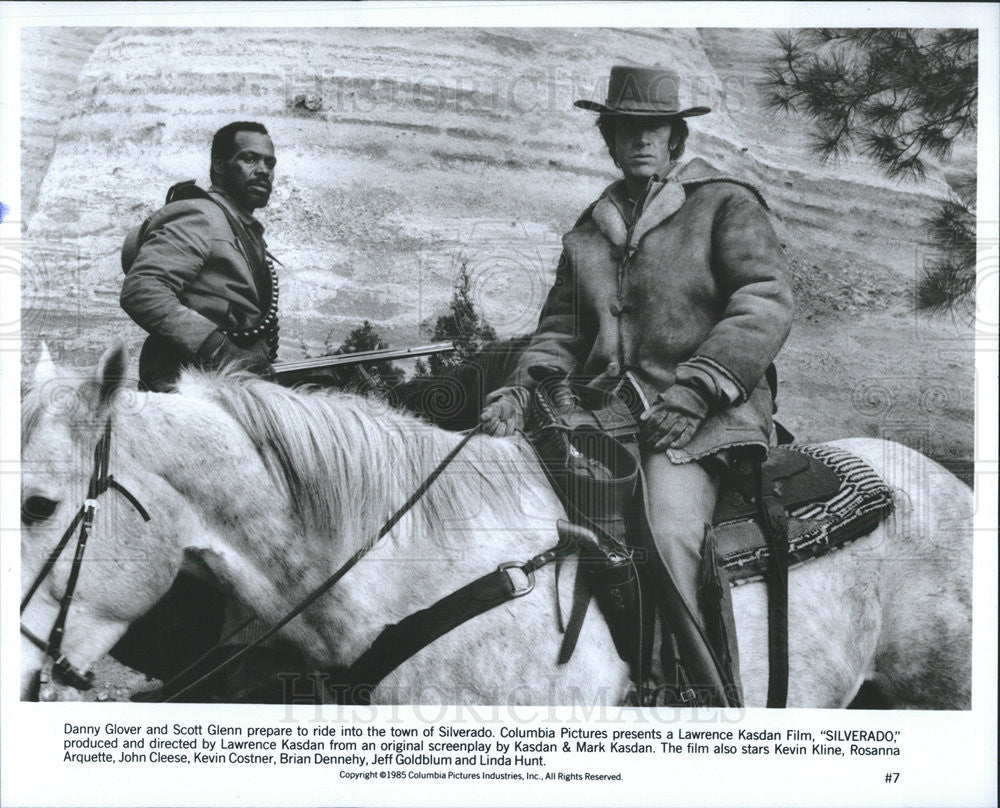 1985 Press Photo Danny Glover And Scott Glenn Star In &quot;Silverado&quot; - Historic Images