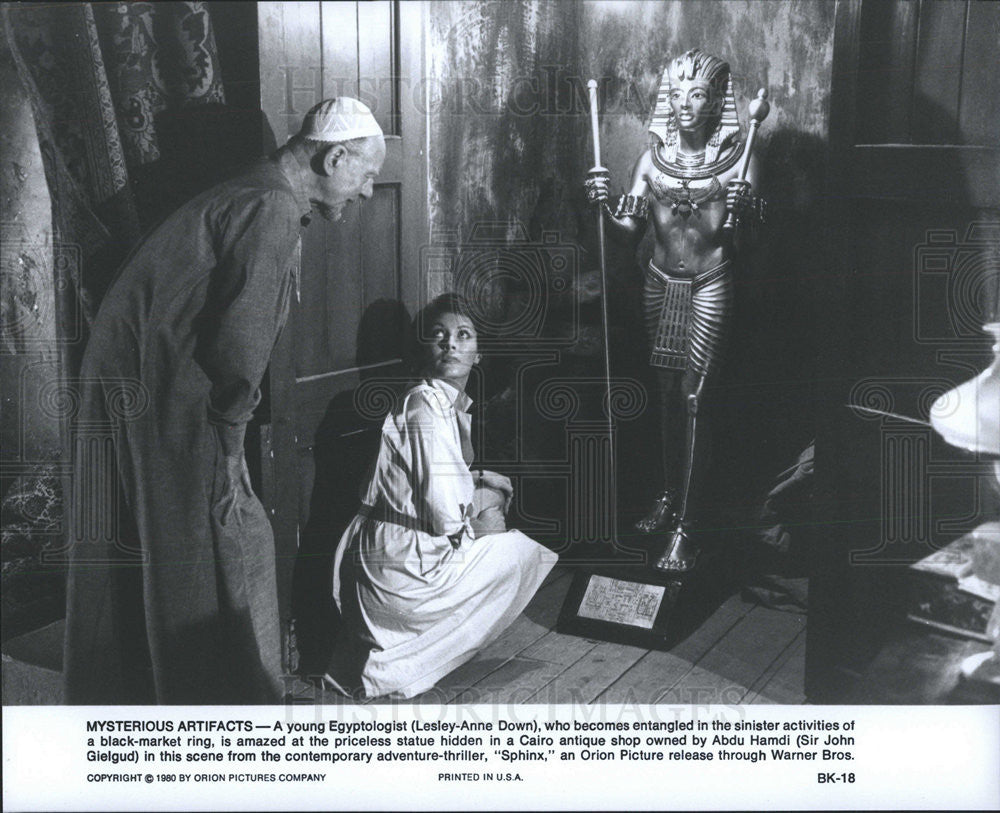 1980 Press Photo Lesley-Ann Down & Sir John Gielgud Star In "Sphinx" - Historic Images