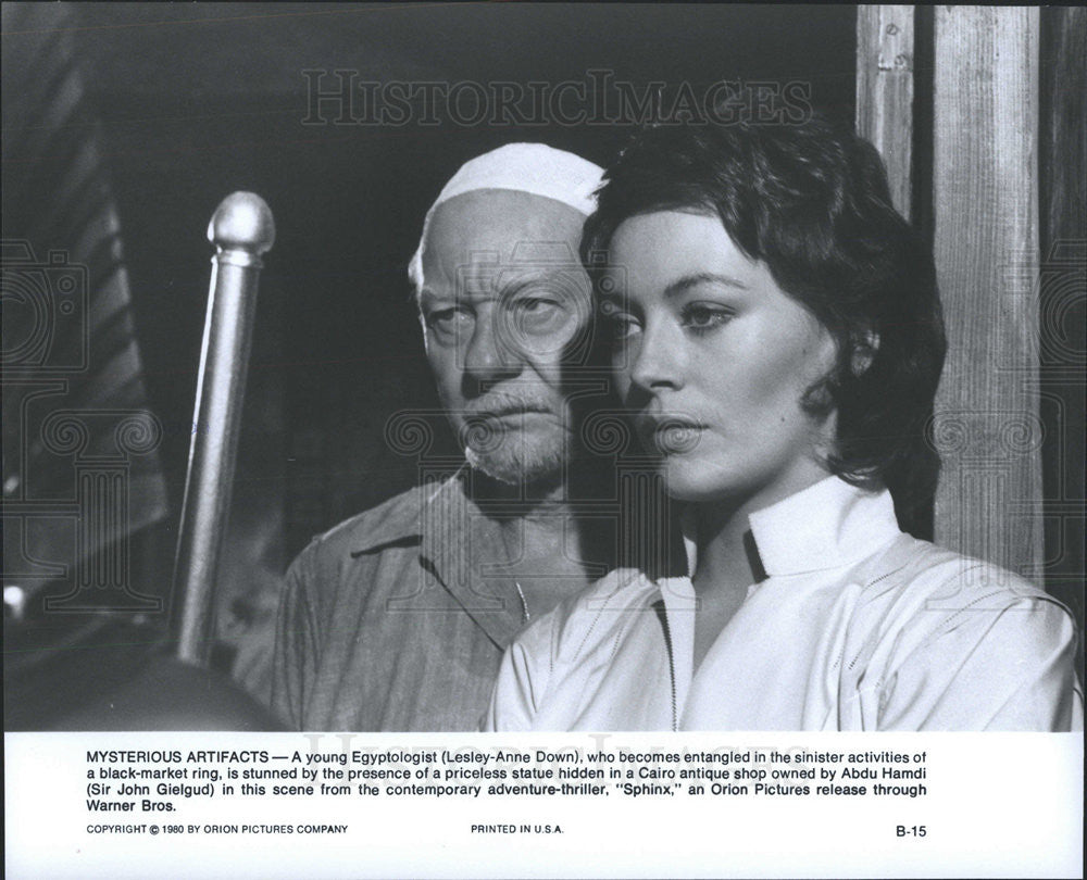 1980 Press Photo Lesley-Anne Down & Sir John Gielgud Star In "Sphinx" - Historic Images