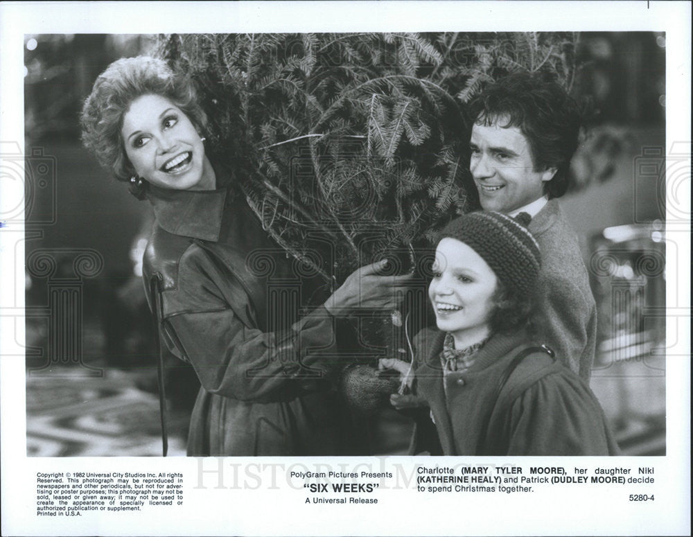 1982 Press Photo Mary Tyler Moore, Katherine Healy, Dudley Moore in &quot;Six Weeks&quot; - Historic Images