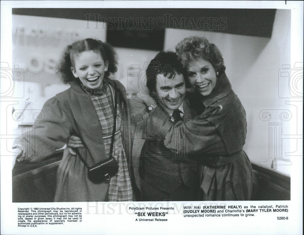 1982 Press Photo Katherine Healy, Dudley Moore, Mary Tyler Moore in &quot;Six Weeks&quot; - Historic Images