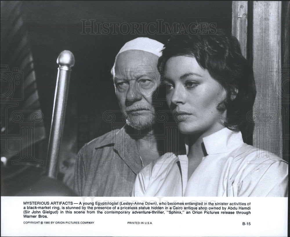 1980 Press Photo Lesley-Anne Down, Sir John Gielgud in "Sphinx" - Historic Images