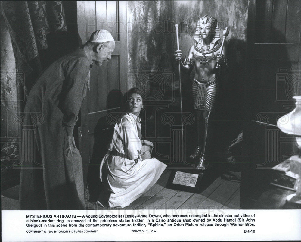1980 Press Photo Lesley-Anne Down, Sir John Gielgud in "Sphinx" - Historic Images