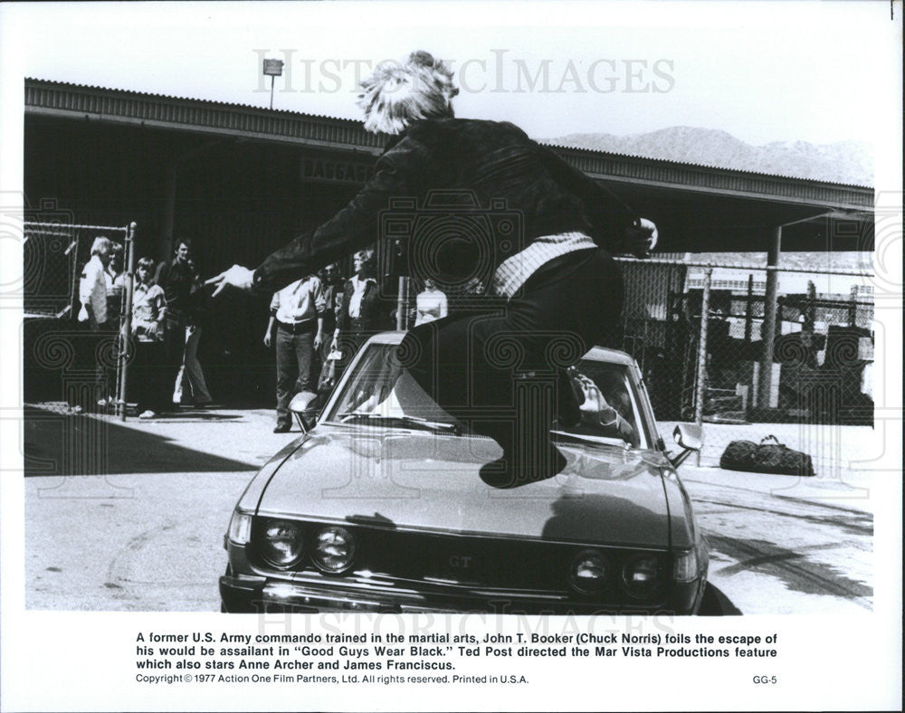 1977 Press Photo Chuck Norris Actor Good Guys Wear Black - Historic Images