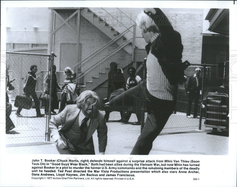 1977 Press Photo Chuck Norris Soon Teck-Oh Actors Good Guys Wear Black - Historic Images