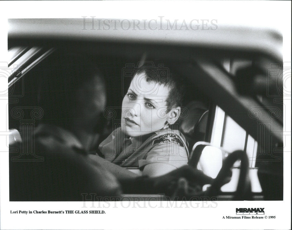 1995 Press Photo Lori Petty Actress Glass Shield - Historic Images