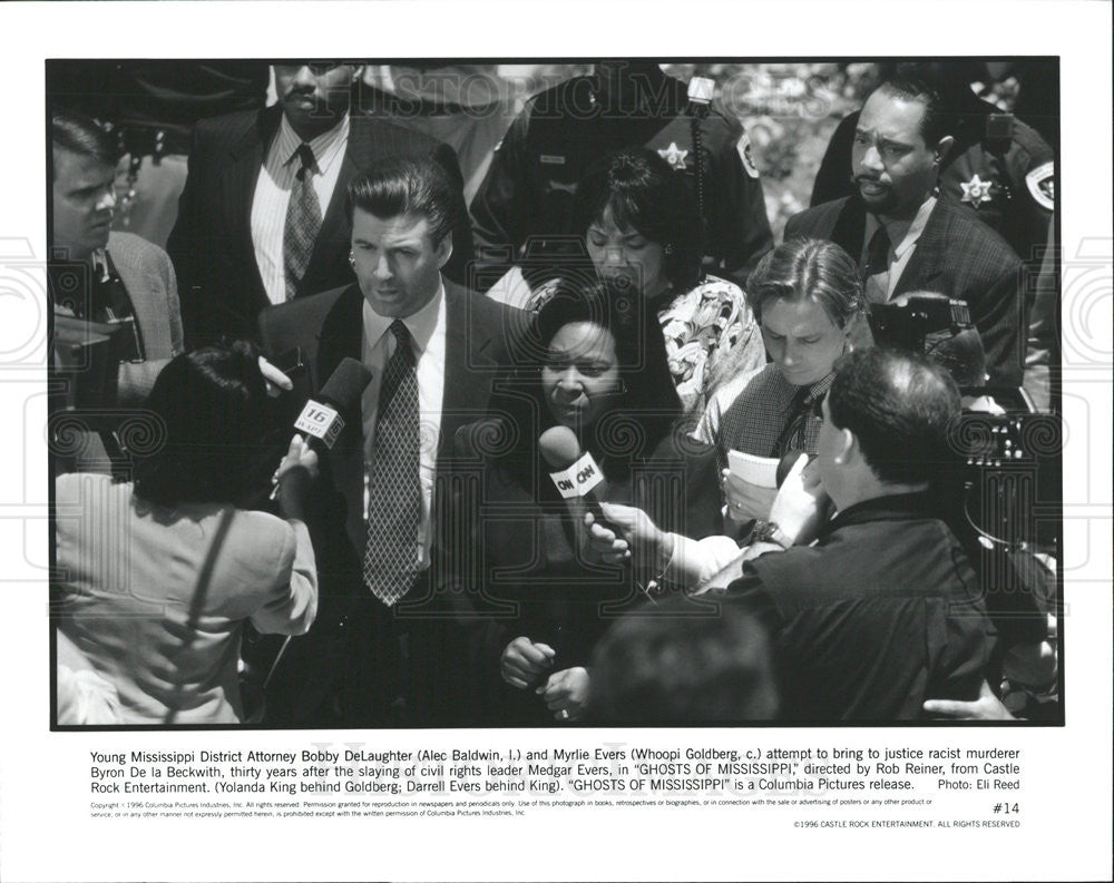 1996 Press Photo Alec Baldwin &amp; Whoopi Goldberg Star in Ghosts Of Mississippi - Historic Images