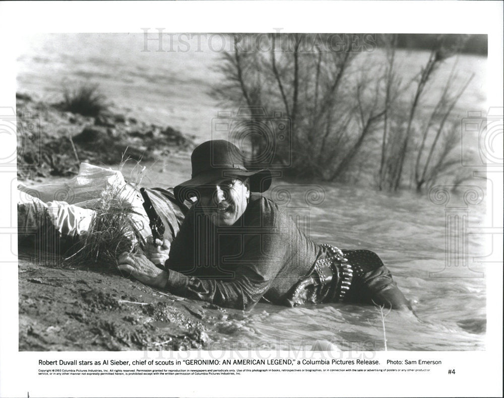 1993 Press Photo Robert Duvall Stars In &quot;Geronimo: An American Legend&quot; - Historic Images