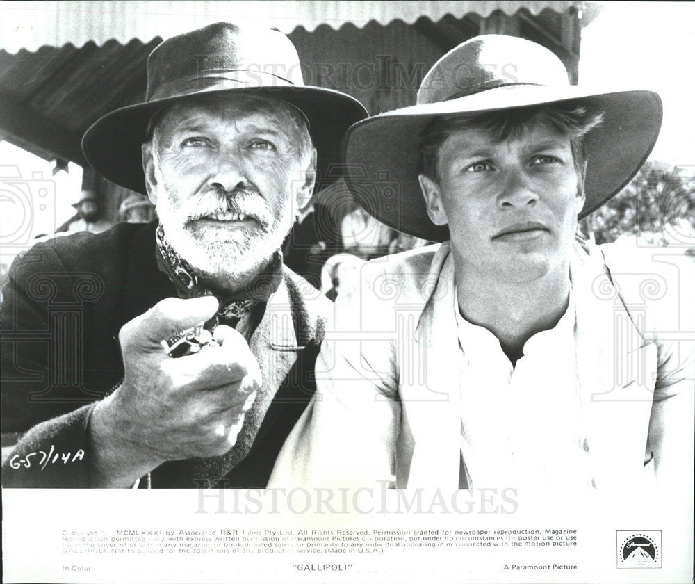 1980 Press Photo Mark Lee &amp; Bill Kerr Star In Gallipoli - Historic Images