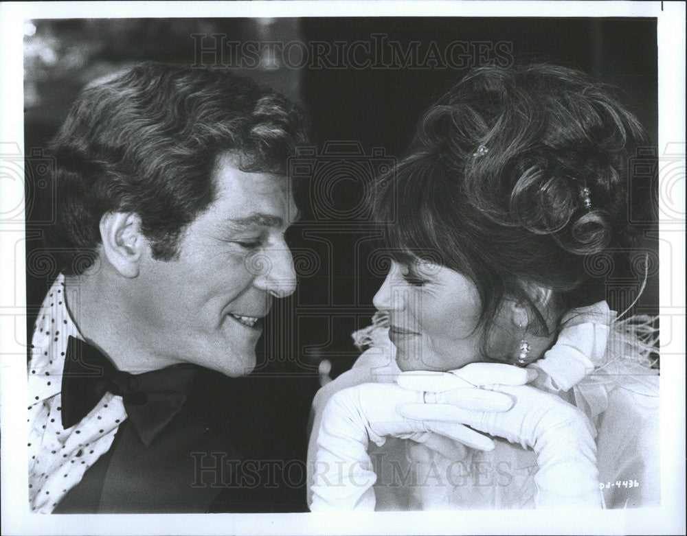 Press Photo George Segal Jane Fonda Actors Fun With Dick Jane - Historic Images