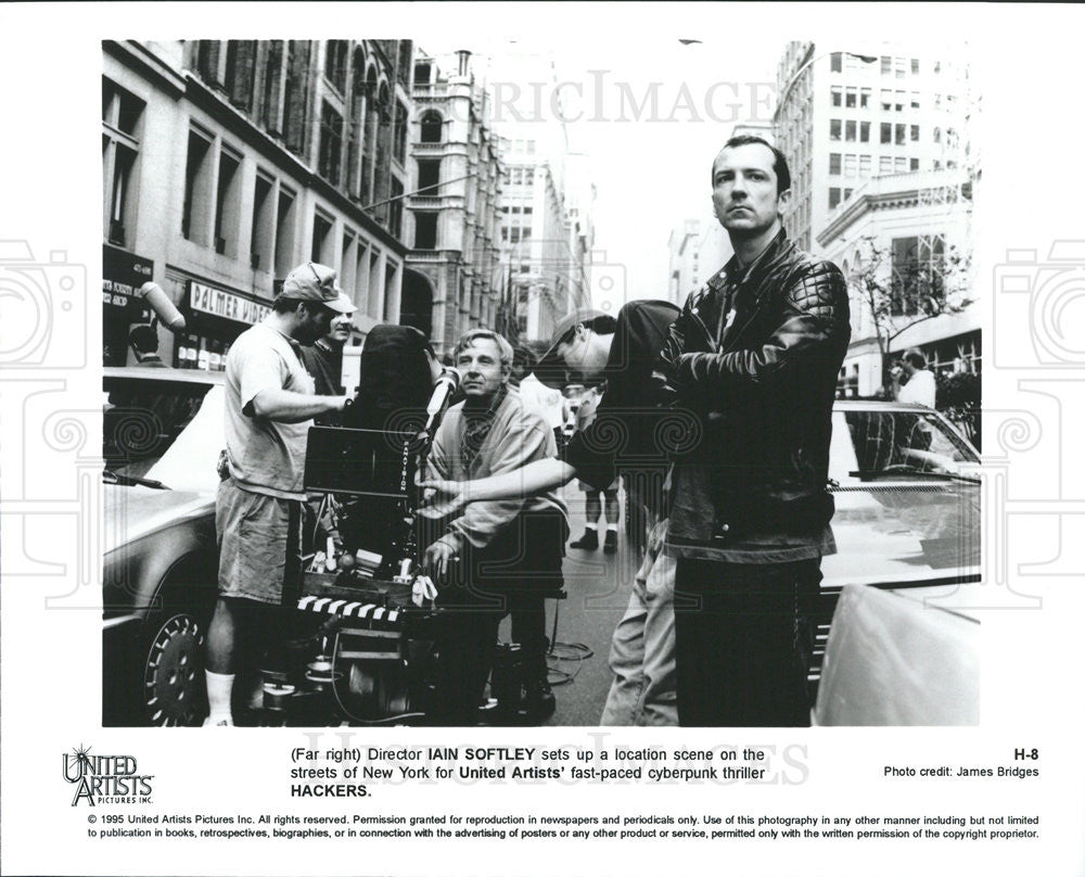 1995 Press Photo Iain Softley Director of &quot;Hackers&quot; - Historic Images