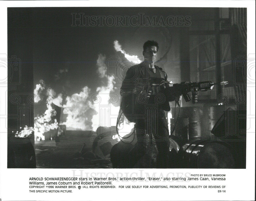 1996 Press Photo Arnold Schwarzenegger in "Eraser" - Historic Images