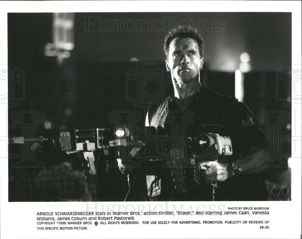 1996 Press Photo Arnold Schwarzenegger in "Eraser" - Historic Images