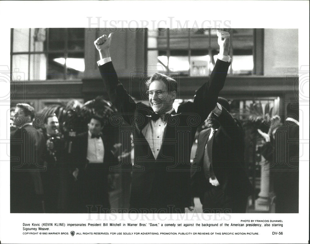 1993 Press Photo Kevin Kline Actor Comedy Movie Dave Film Scene - Historic Images