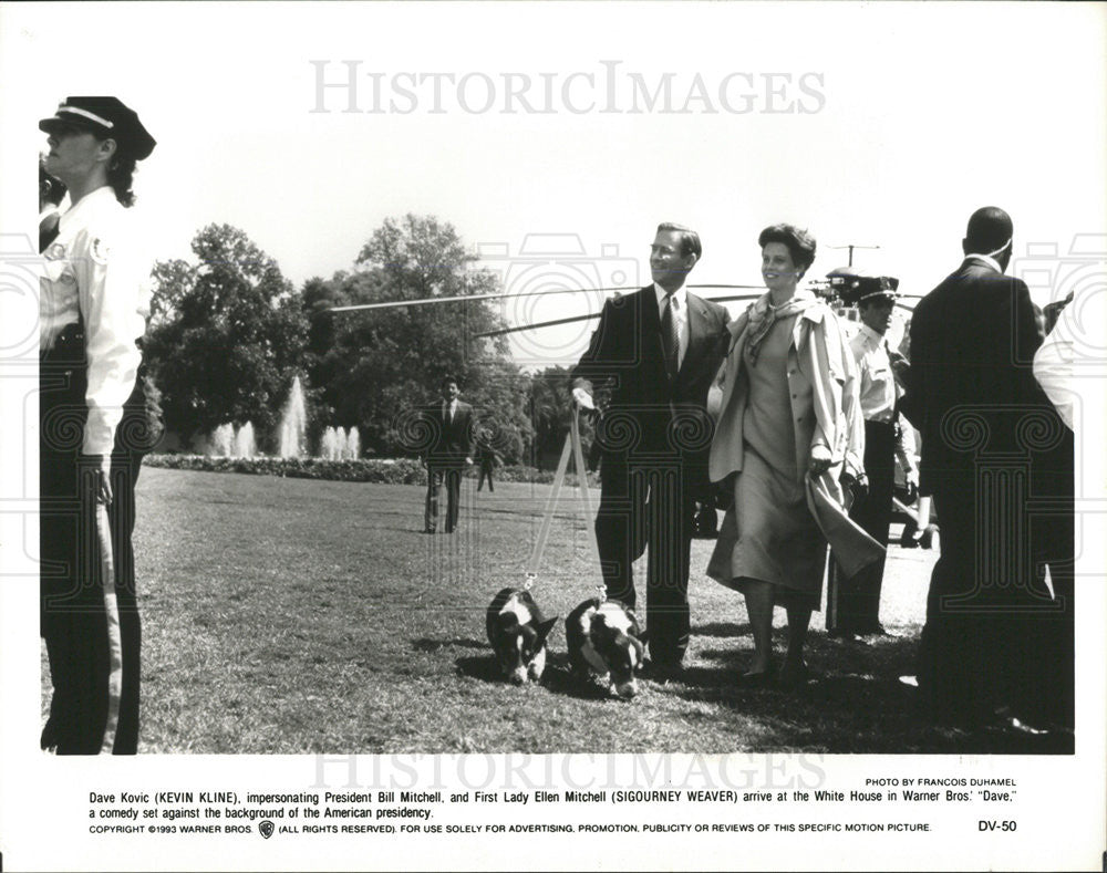 1993 Press Photo Kevin Kline Actor Sigourney Weaver Actress Comedy Film Dave - Historic Images