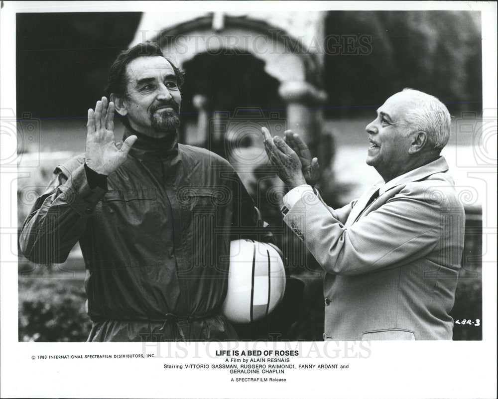 1983 Press Photo Vittorio Gassman, Ruggero Raimondi in &quot;Life is a Bed of Roses&quot; - Historic Images