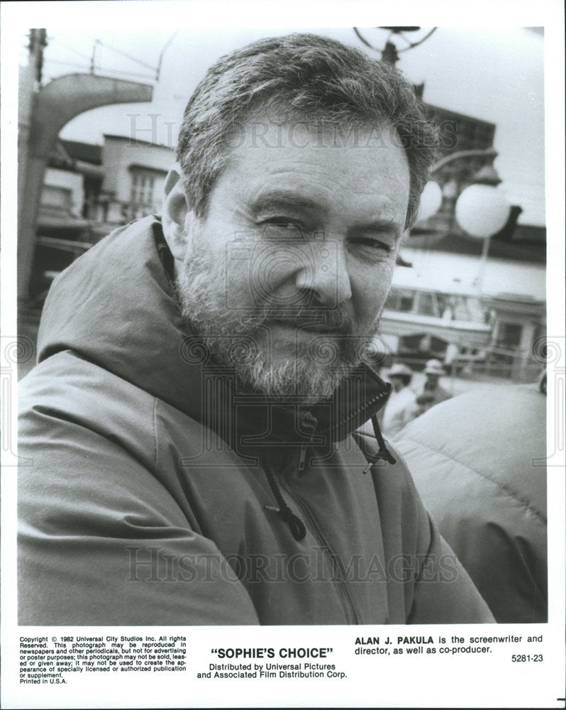 1982 Press Photo Alan J. Pakula is producer of &quot;Sophie&#39;s Choice&quot; - Historic Images